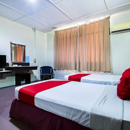 Oyo 89997 Kurnia Hotel Тавау Екстериор снимка