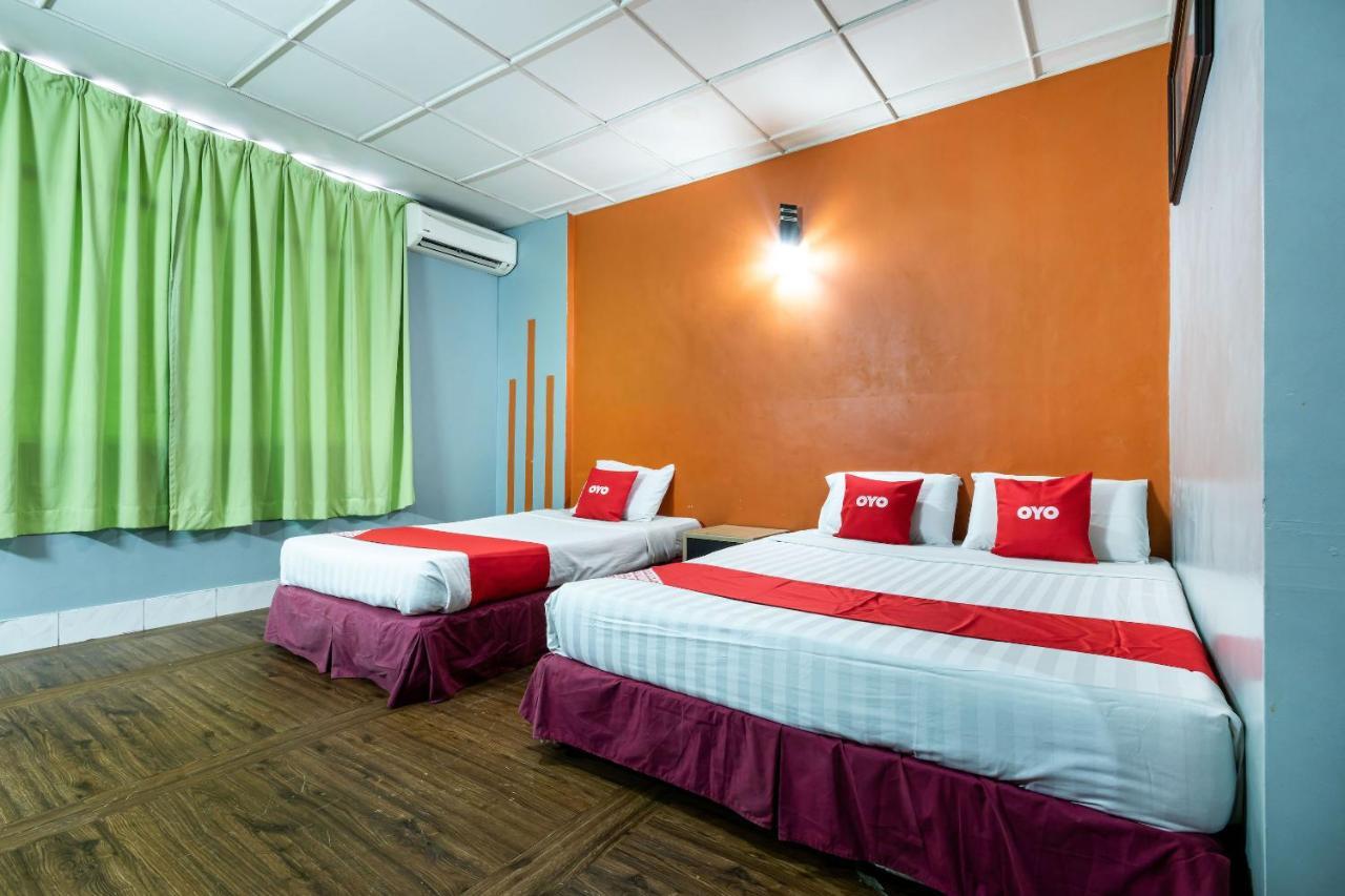Oyo 89997 Kurnia Hotel Тавау Екстериор снимка