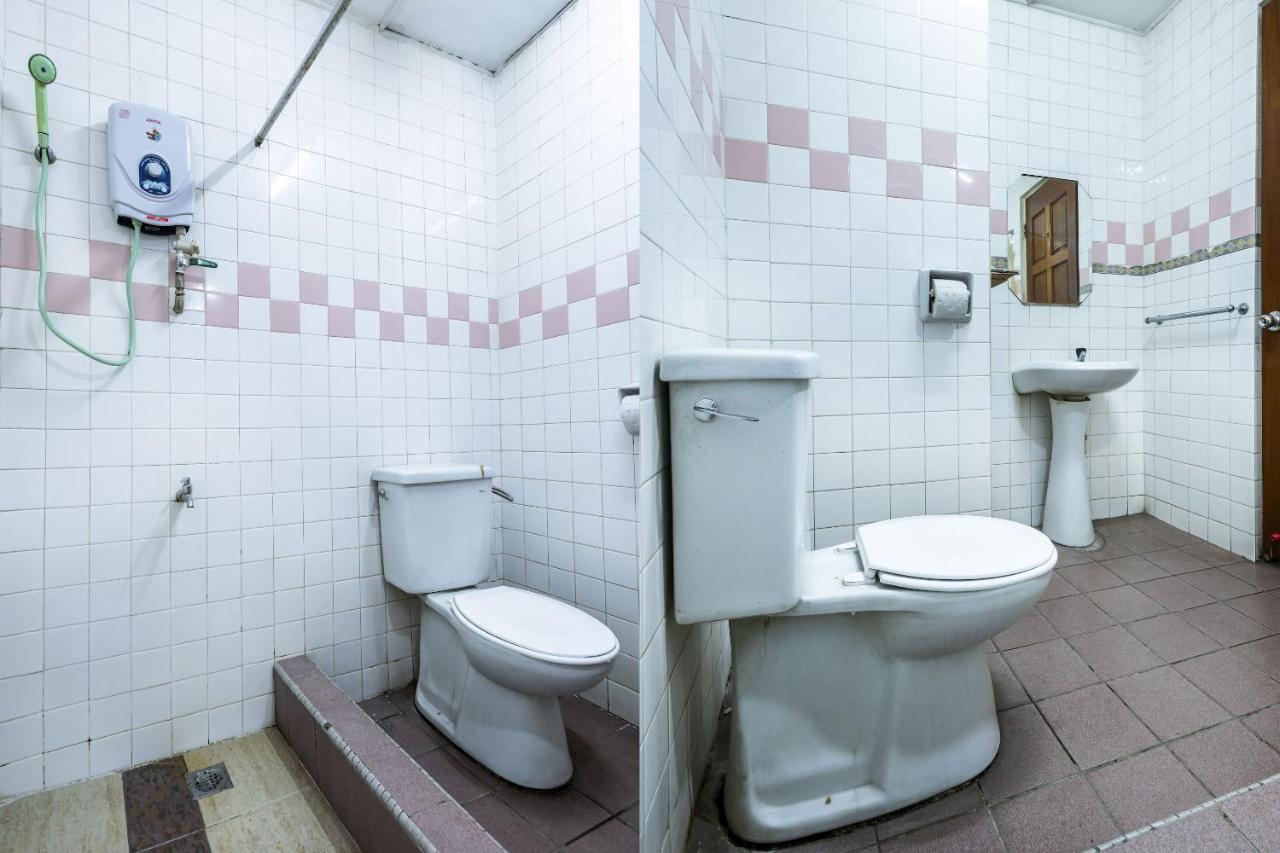 Oyo 89997 Kurnia Hotel Тавау Екстериор снимка