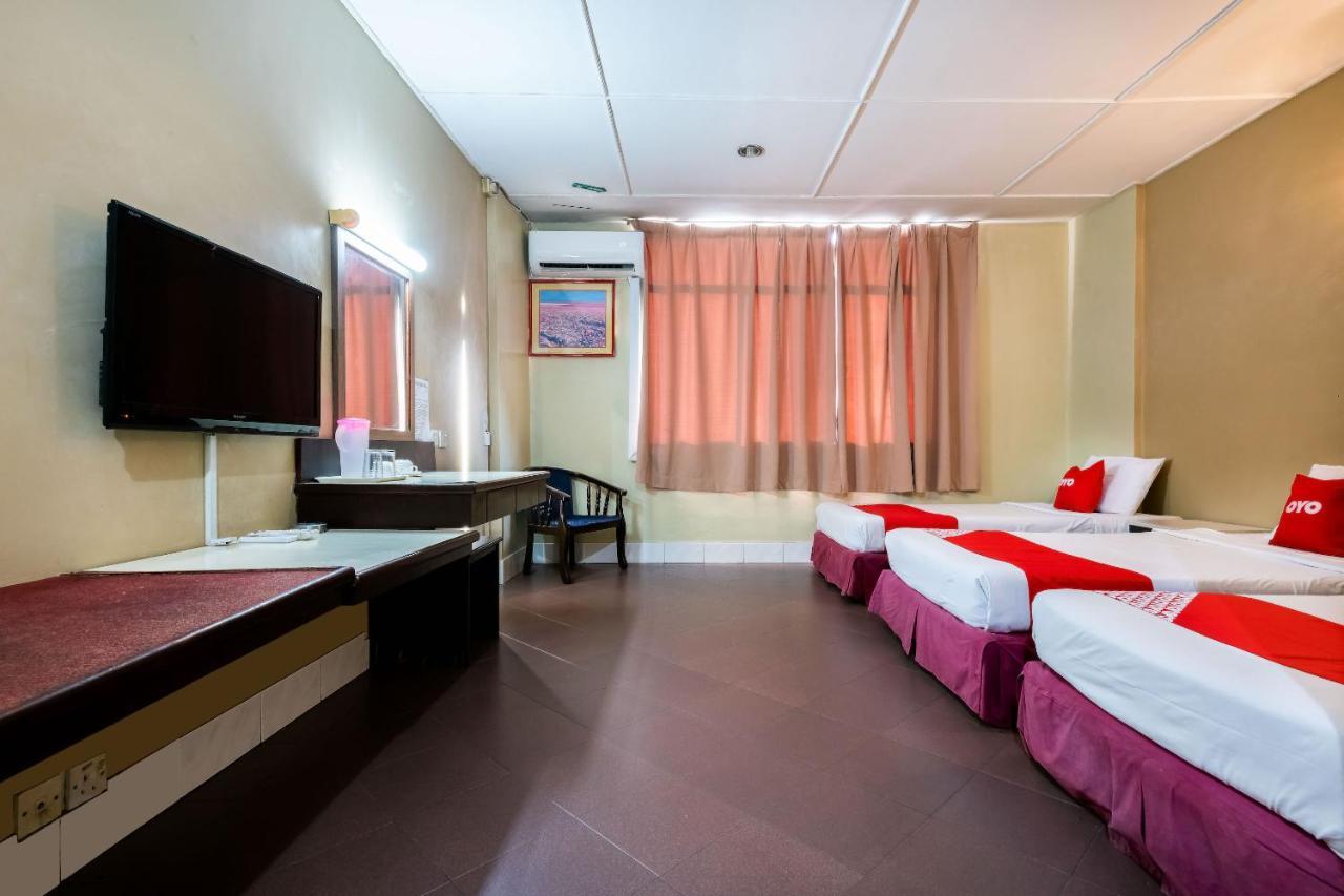 Oyo 89997 Kurnia Hotel Тавау Екстериор снимка
